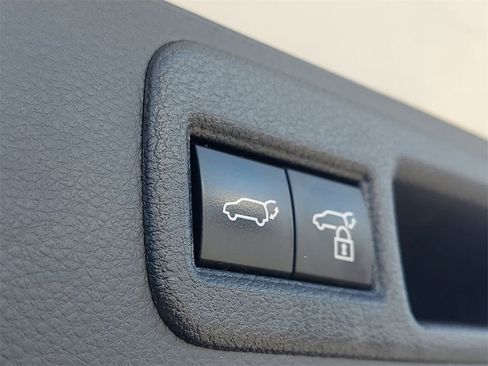 Used 2021 Toyota Venza XLE w/ Softex Package image 9