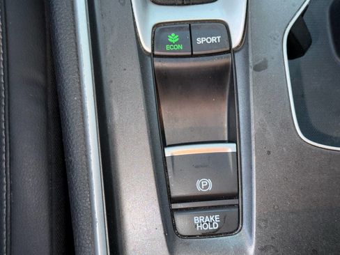 Used 2018 Honda Accord Sport image 31