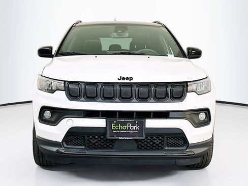 Used 2022 Jeep Compass Altitude w/ Sun and Sound Group image 2