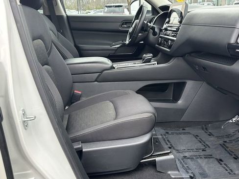 Certified 2024 Nissan Pathfinder SV image 14