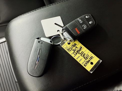 Used 2019 Chrysler 300 Touring L w/ Quick Order Package 22F image 24