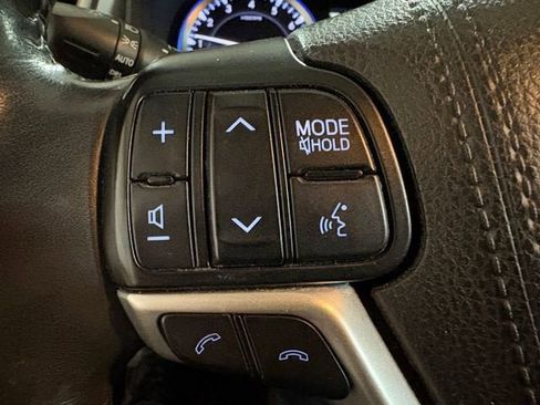 Used 2017 Toyota Highlander Limited Platinum image 17