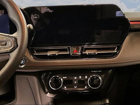 Used 2025 Chevrolet TrailBlazer RS w/ Convenience Package image 9