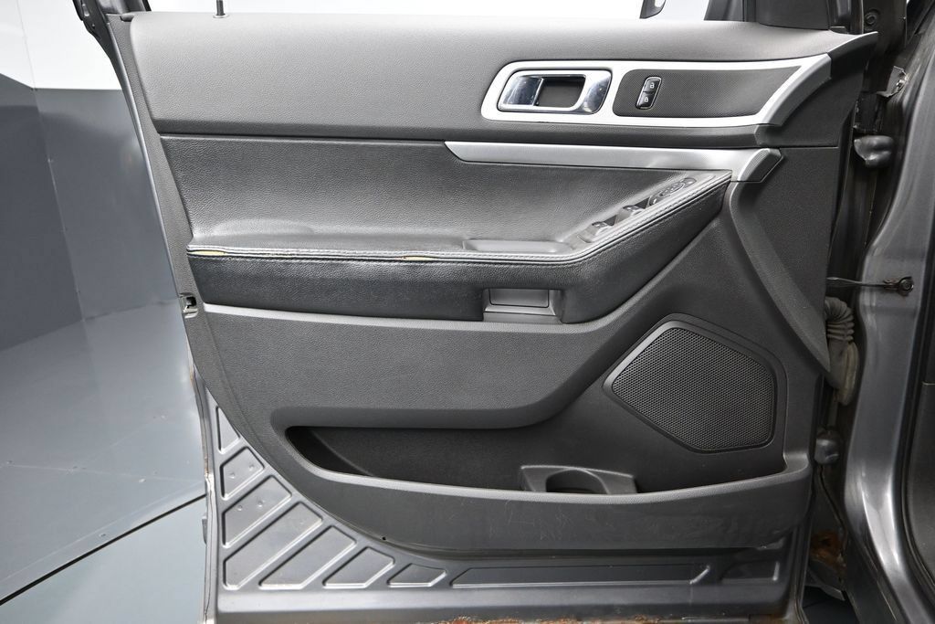 Used 2013 Ford Explorer XLT AWD/4WD image 18