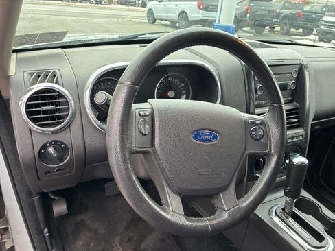 Used 2009 Ford Explorer XLT image 8