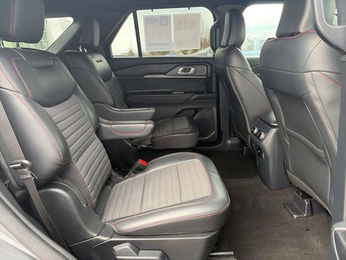 Used 2025 Ford Explorer ST-Line w/ Premium Package image 38