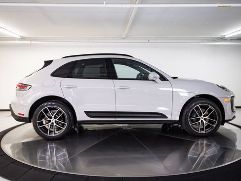 Certified 2023 Porsche Macan AWD/4WD image 8