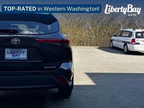 Used 2021 Toyota Highlander XLE image 6