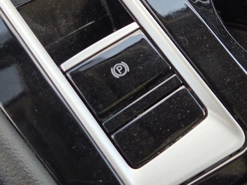 Used 2024 Volkswagen Atlas Peak Edition SE AWD/4WD image 29