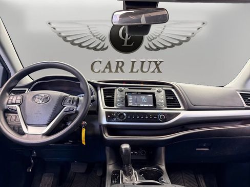 Used 2019 Toyota Highlander LE FWD image 11