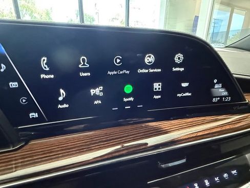 Used 2024 Cadillac Escalade Premium Luxury AWD/4WD image 23