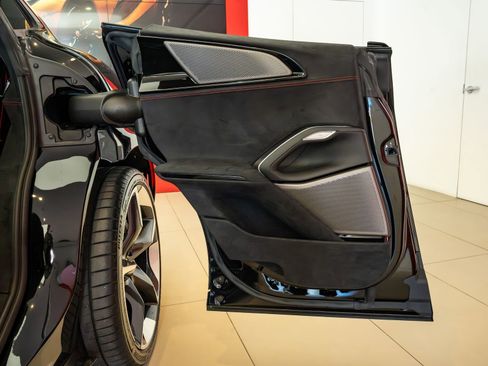 Used 2025 Ferrari Purosangue AWD/4WD image 16