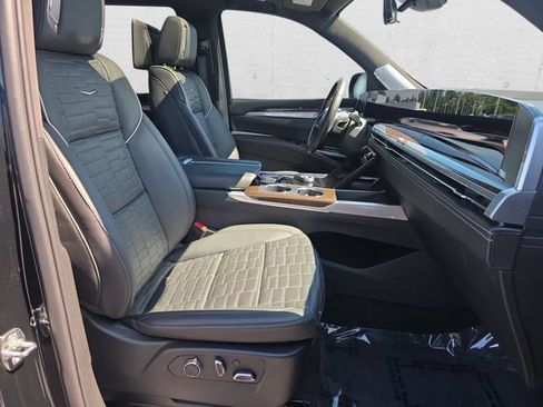 Certified 2025 Cadillac Escalade Sport Platinum AWD/4WD image 10