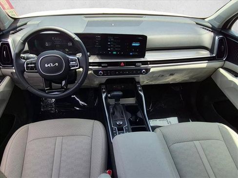 Used 2025 Kia Sorento S FWD image 16