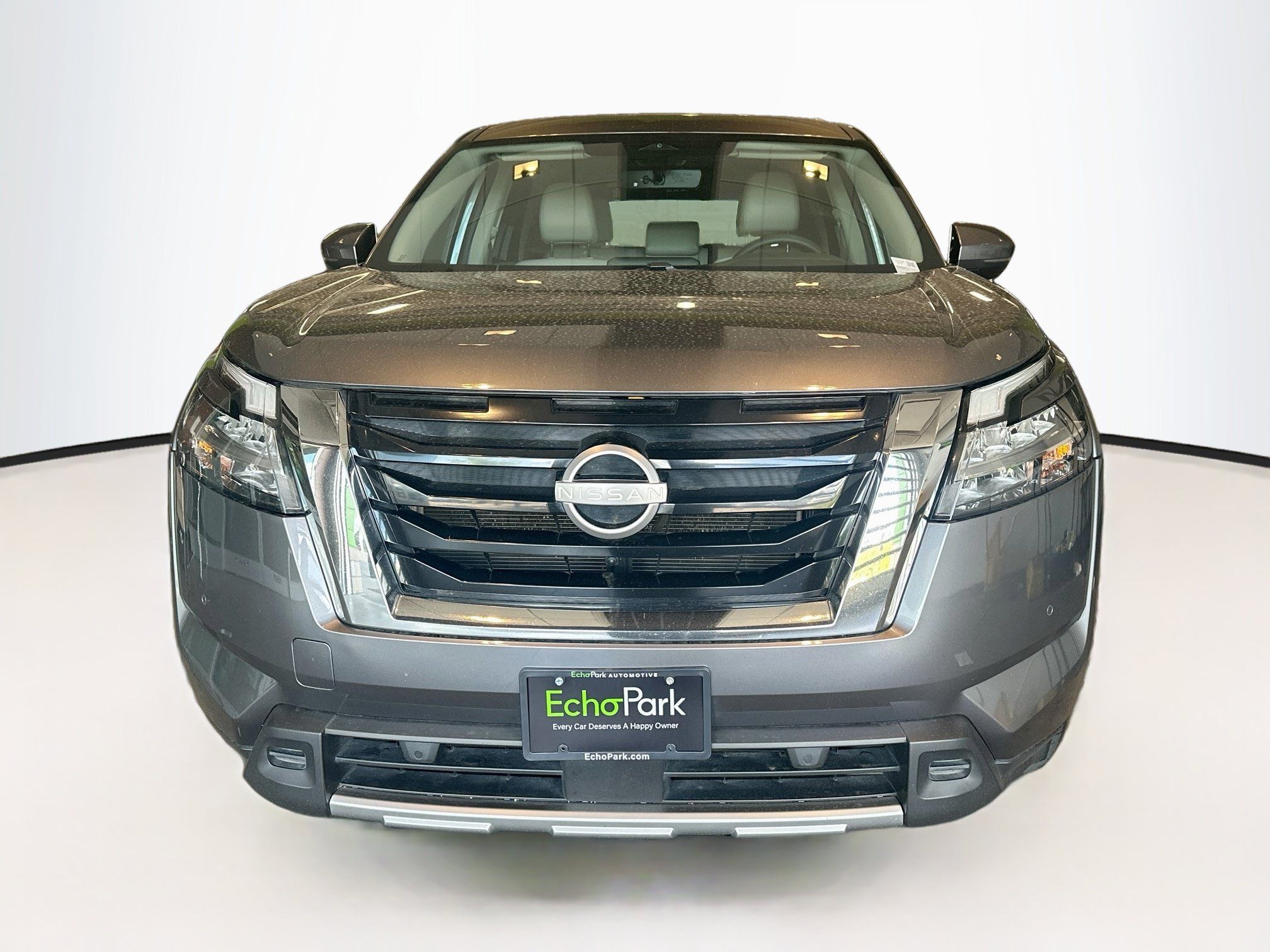 Used 2023 Nissan Pathfinder SL AWD/4WD image 2