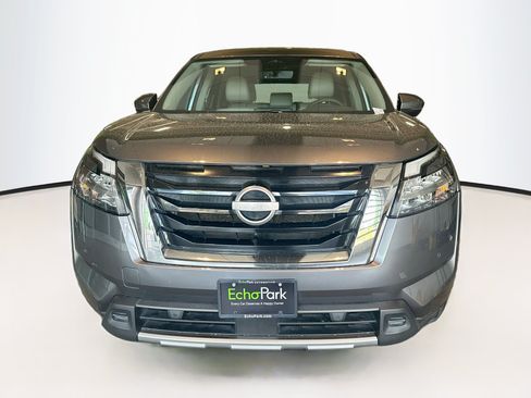 Used 2023 Nissan Pathfinder SL AWD/4WD image 2