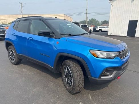 Used 2026 Jeep Compass Trailhawk AWD/4WD image 3