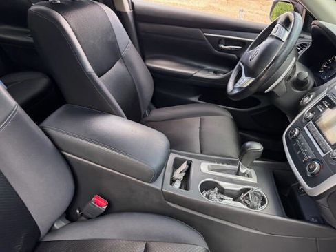 Used 2016 Nissan Altima 2.5 SR w/ LED Appearance Package FWD image 25