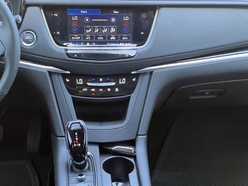 New 2025 Cadillac XT6 Luxury image 15
