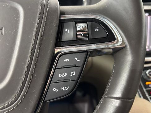 Used 2017 Lincoln Continental Select w/ Technology Package image 21