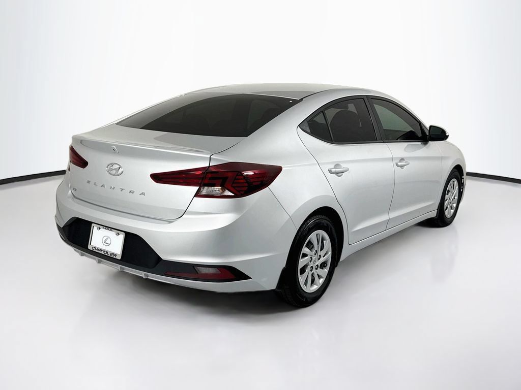 Used 2019 Hyundai Elantra SE FWD image 5