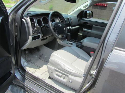 Used 2011 Toyota Sequoia SR5 w/ Premium Pkg AWD/4WD image 16