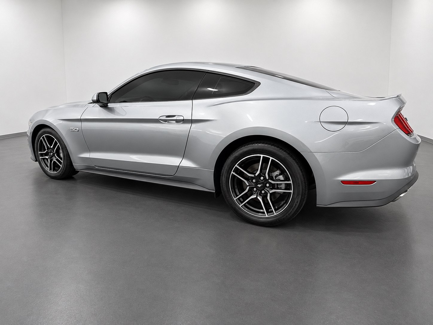 Used 2021 Ford Mustang GT Premium w/ Ford Safe & Smart Package RWD image 4