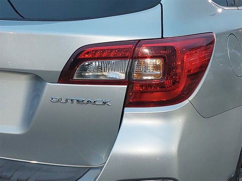 Used 2018 Subaru Outback 2.5i Limited image 36