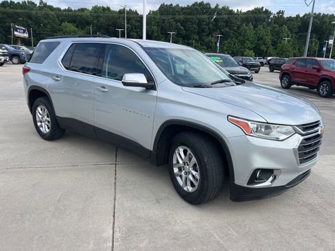 Used 2021 Chevrolet Traverse LT FWD image 7