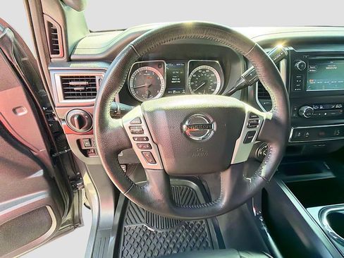 Used 2019 Nissan Titan SV w/ SV Convenience Package AWD/4WD image 11