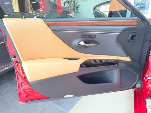 Used 2024 Lexus ES 300h w/ Premium Package image 13