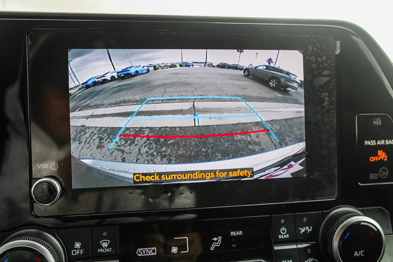 Used 2024 Toyota Highlander LE FWD image 23