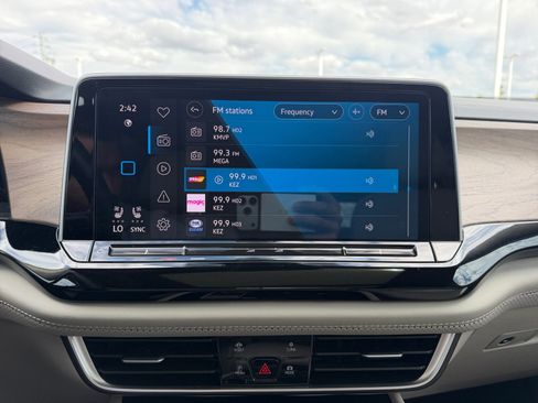 Used 2024 Volkswagen Atlas SE w/ Panoramic Sunroof Package image 12