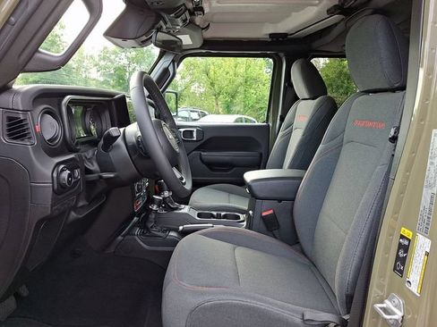 Used 2026 Jeep Wrangler Unlimited Rubicon AWD/4WD image 14