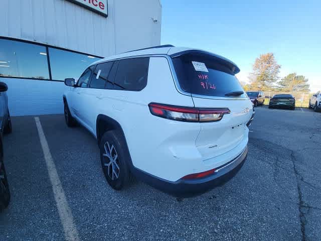 Used 2023 Jeep Grand Cherokee L Limited AWD/4WD image 16
