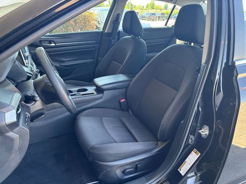 Used 2025 Nissan Altima 2.5 SV FWD image 37