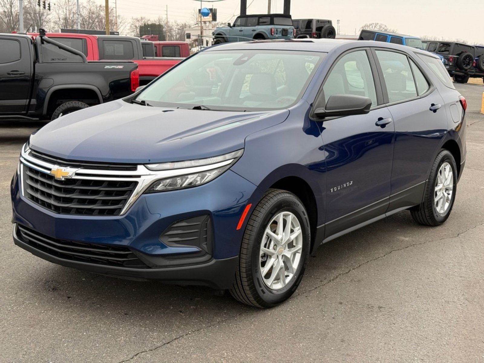 Used 2023 Chevrolet Equinox LS AWD/4WD image 4