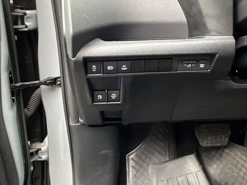 Used 2023 Toyota Sienna XLE Woodland Edition image 9