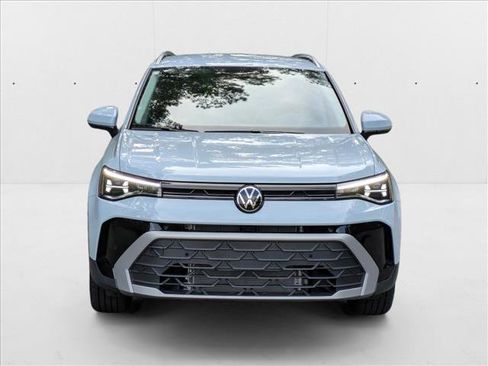 New 2025 Volkswagen Taos SE FWD image 6