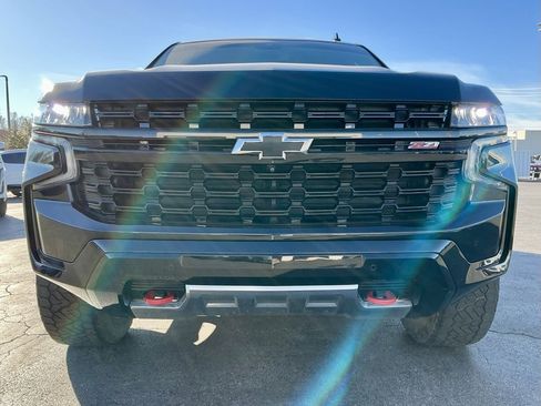 Used 2023 Chevrolet Suburban Z71 w/ Luxury Package image 9