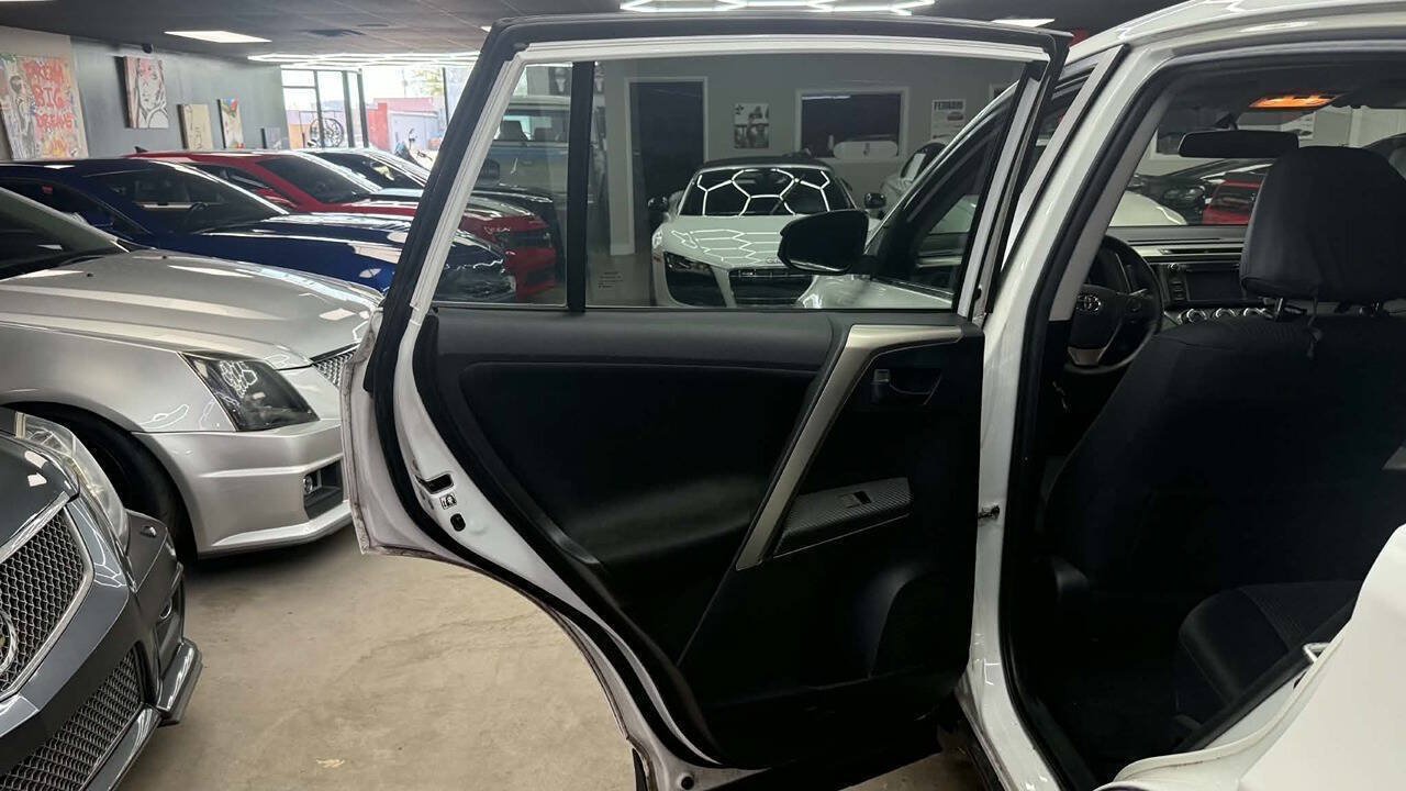 Used 2015 Toyota RAV4 LE FWD image 18