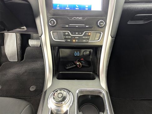 Used 2020 Ford Fusion SE image 27