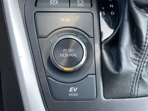 Used 2022 Toyota RAV4 XLE w/ Convenience Package AWD/4WD image 23