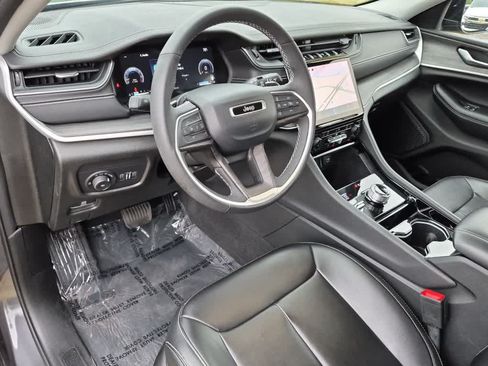Used 2023 Jeep Grand Cherokee Limited AWD/4WD image 12