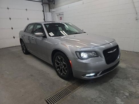 Used 2018 Chrysler 300 S w/ 300S Premium Group image 3