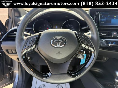 Used 2018 Toyota C-HR XLE FWD image 19