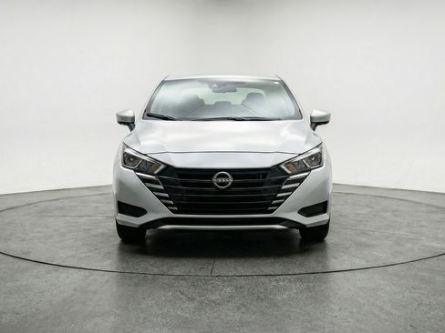 Used 2025 Nissan Versa SV image 2