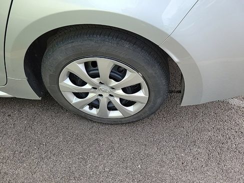 Used 2024 Toyota Corolla LE FWD image 5