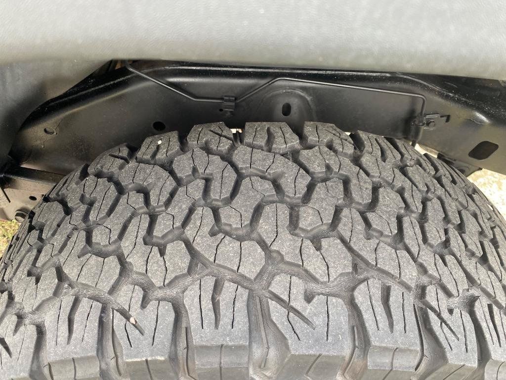 Used 2011 Jeep Wrangler Unlimited Sport w/ Connectivity Group AWD/4WD image 12