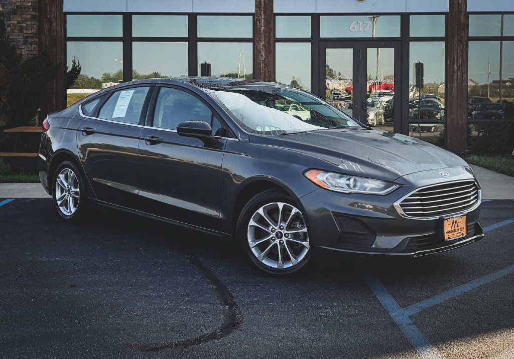 Used 2020 Ford Fusion SE FWD image 1